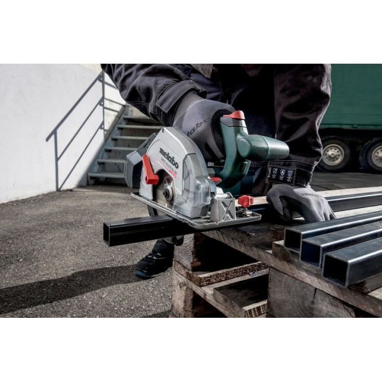 Акумуляторна ручна дискова пила по металу Metabo MKS 18 LTX BL 58 каркас - фото 2