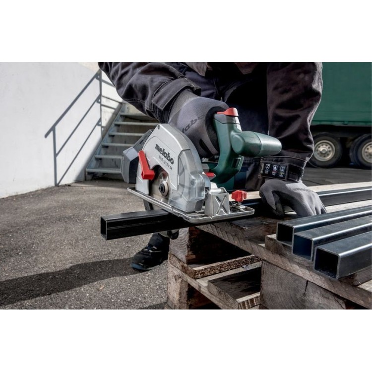 Акумуляторна ручна дискова пила по металу Metabo MKS 18 LTX 58 2х5.5 Аг - фото 1